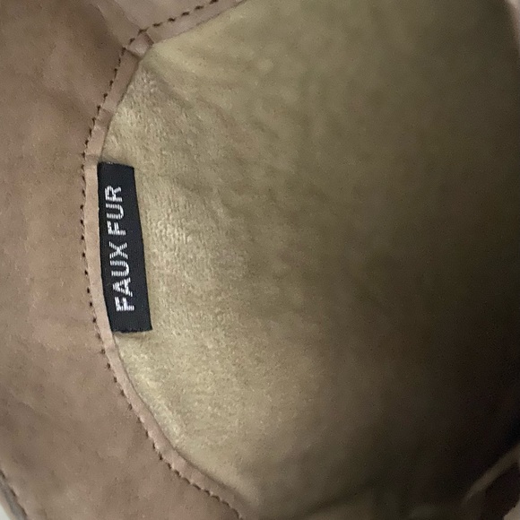 Boots - Picture 3 of 4